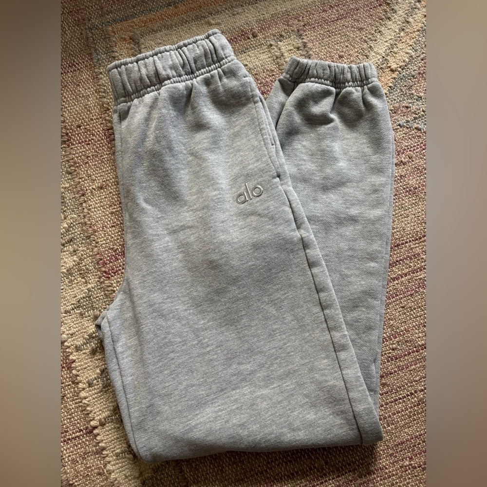 Alo Yoga women’s sweatpants